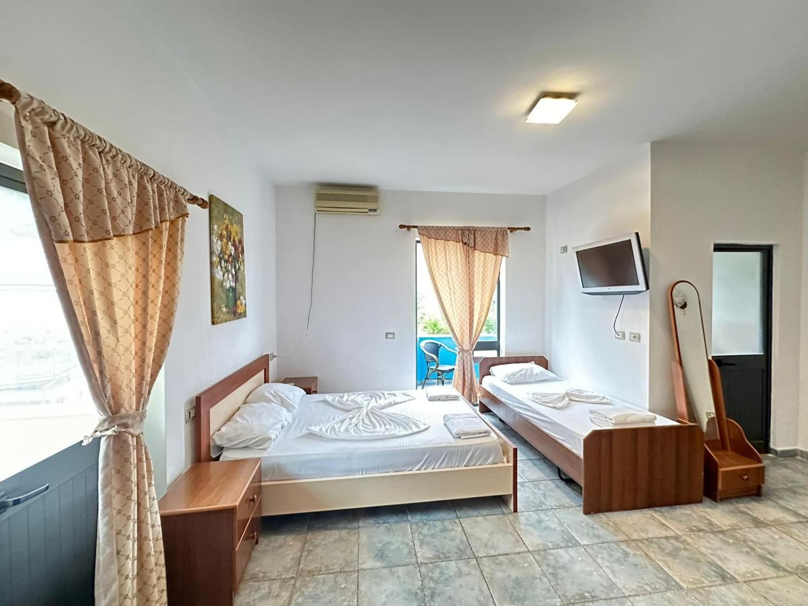 Hotel Adriatik Shengjin Bagian luar foto